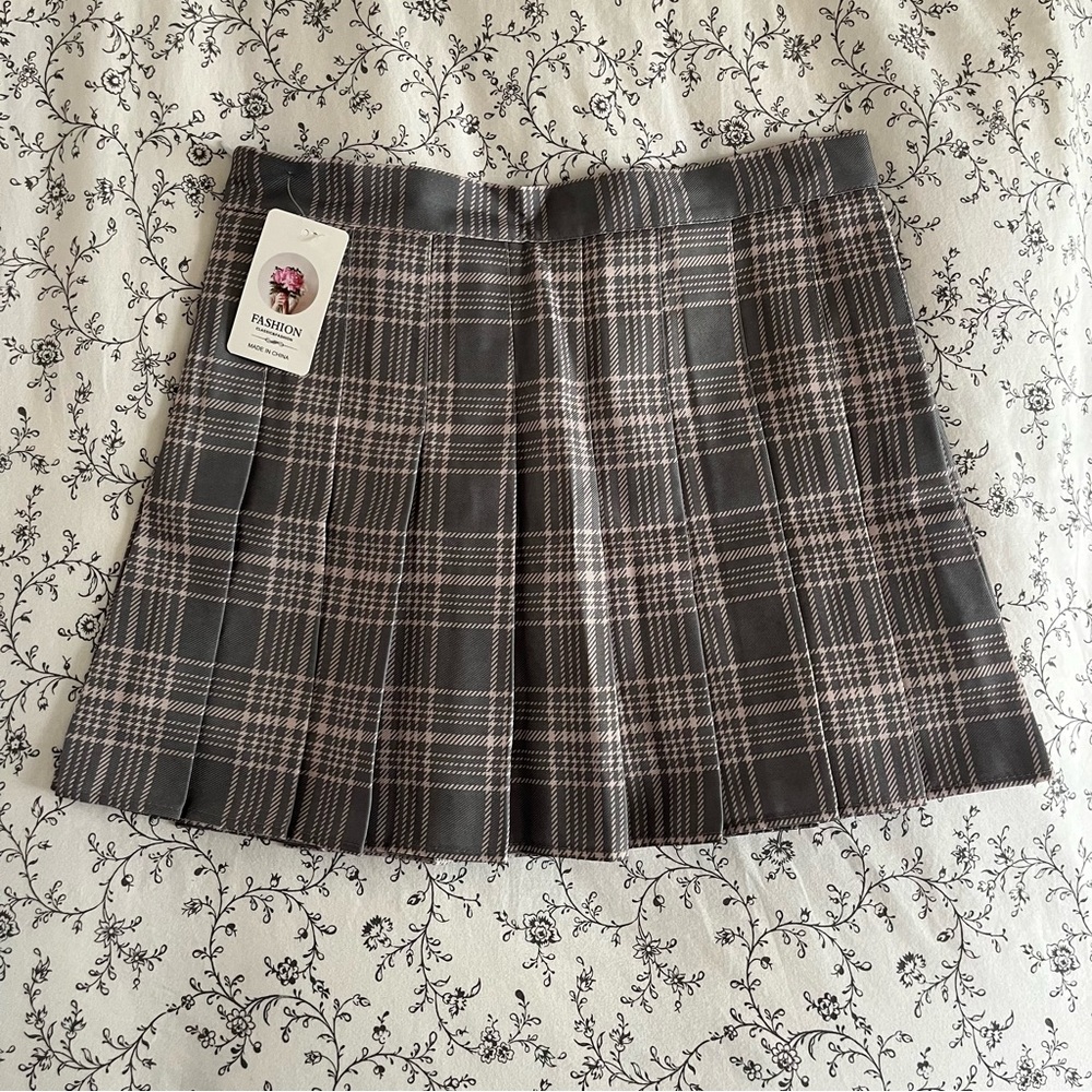 Plaid Gray & Pink Pleated Skirt/Skort
